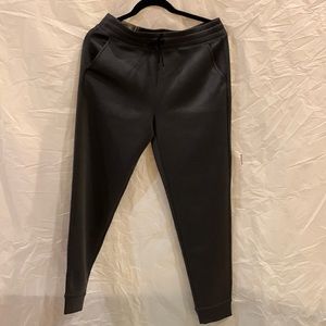 NWT. 32 degrees Heat joggers. Size small. Periscope/dark grey